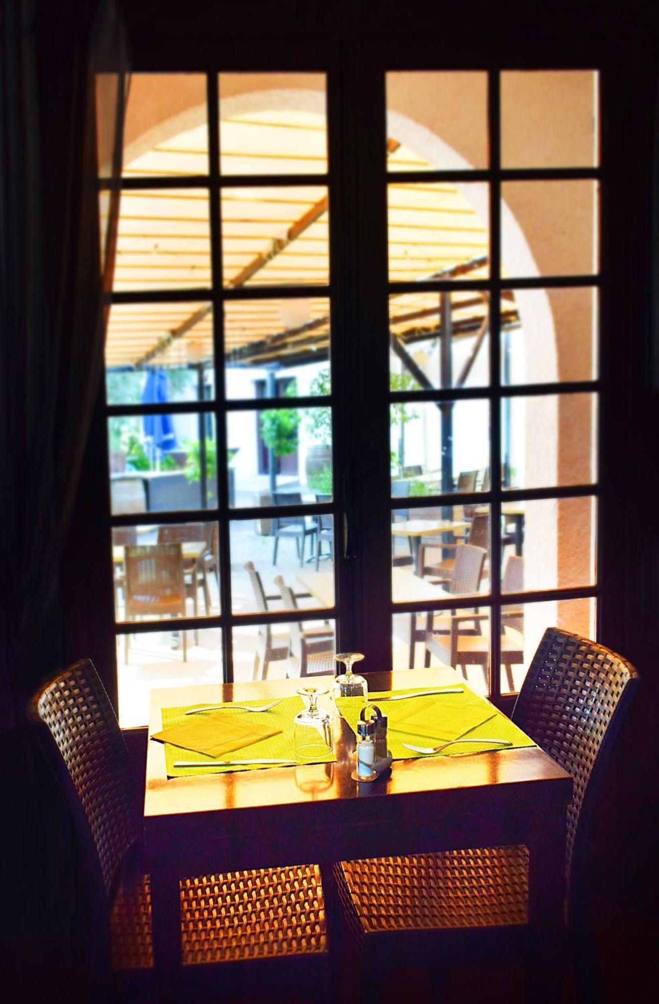 Logis Hotel Restaurant Le Top Du Roulier Capendu Exterior photo